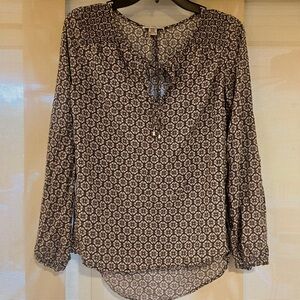 Women's Black and White Patterned Top